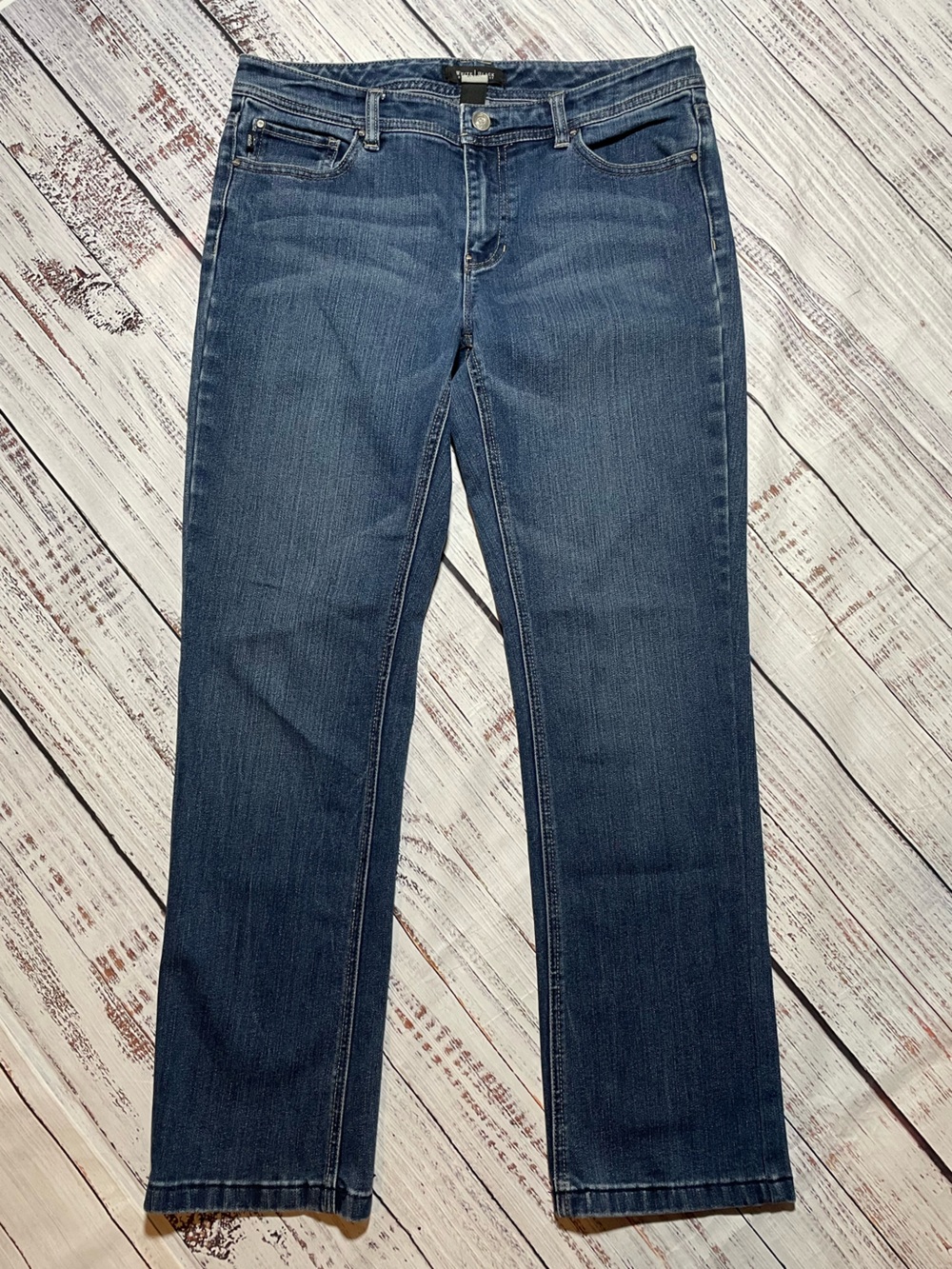 White House Black Market Blanc Boot Leg Jeans. Size 8S.